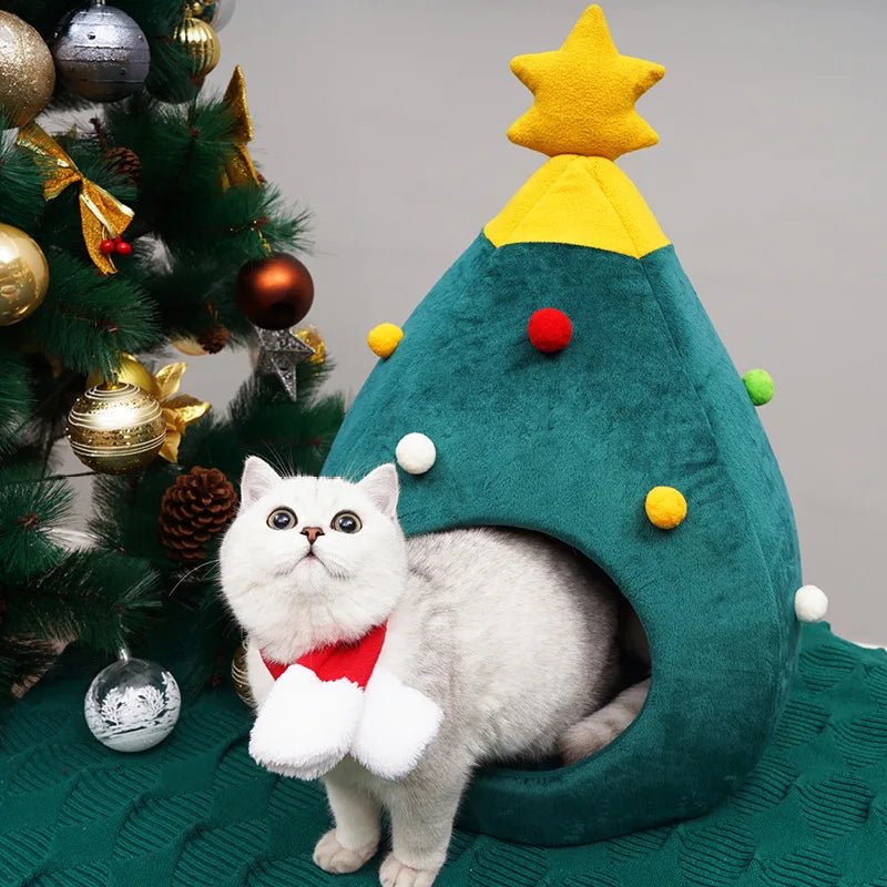 Christmas Tree Shaped Cat Bed - Cozy Winter Cave for Cats and Small Dogs, Festive Holiday Accessory